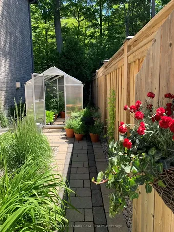 101 Jewel House Lane Barrie ON L4N 5X1