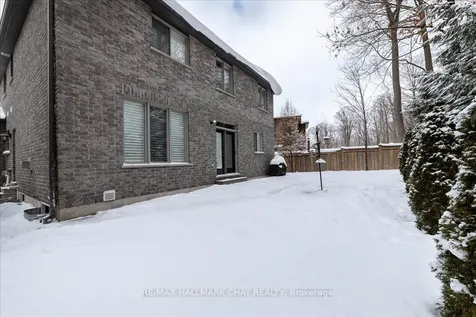 101 Jewel House Lane Barrie ON L4N 5X1