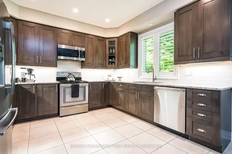 101 Jewel House Lane Barrie ON L4N 5X1