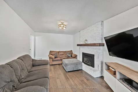 15 Callaghan Drive Barrie ON L4N 6E8