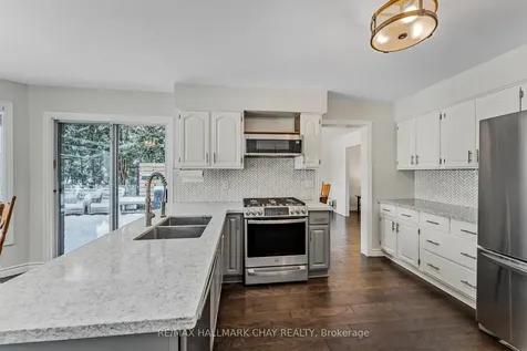 15 Callaghan Drive Barrie ON L4N 6E8