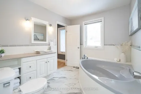 35 Street Vincent Street Barrie ON L4M 3Y3