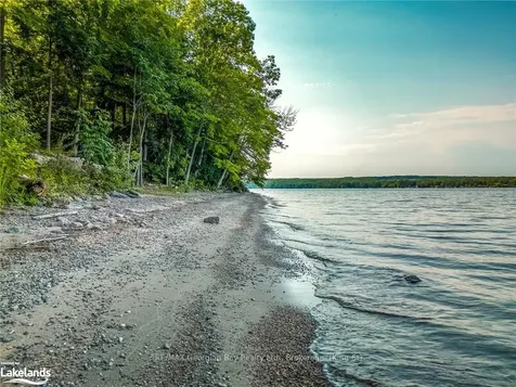 114 Gilwood Park Drive Penetanguishene ON L9M 1Z6