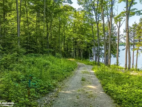 114 Gilwood Park Drive Penetanguishene ON L9M 1Z6