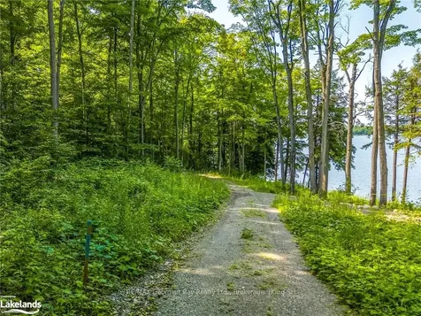 114 Gilwood Park Drive Penetanguishene ON L9M 1Z6