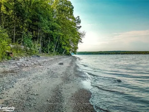 114 Gilwood Park Drive Penetanguishene ON L9M 1Z6