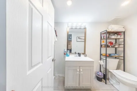 44 Oren Boulevard Barrie ON L4N 4M1