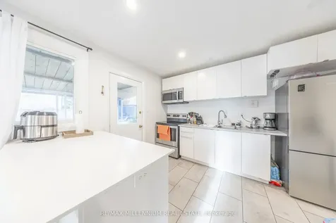 44 Oren Boulevard Barrie ON L4N 4M1