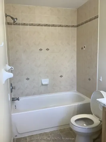 214 Dunsmore Lane Barrie ON L4M 7A3