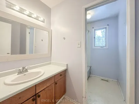 48 Redfern Avenue Barrie ON L4N 9G3