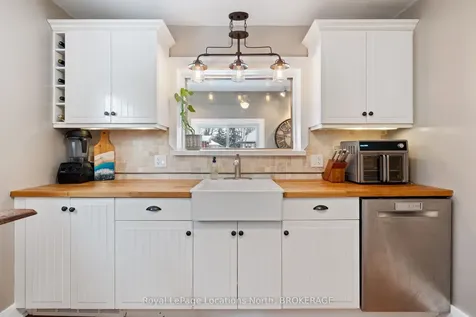 23 Elizabeth Street W Clearview ON L0M 1G0