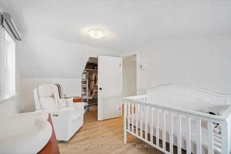 23 Elizabeth Street W Clearview ON L0M 1G0