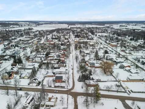 23 Elizabeth Street W Clearview ON L0M 1G0