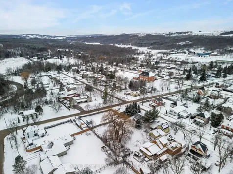 23 Elizabeth Street W Clearview ON L0M 1G0