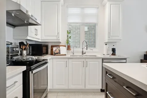 33 Mabern Street Barrie ON L9J 0H9