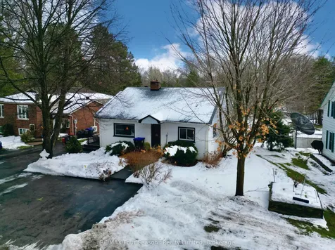 210 Saunders Street Clearview ON L0M 1S0