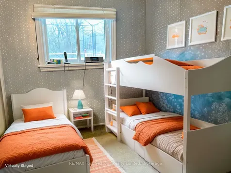 210 Saunders Street Clearview ON L0M 1S0