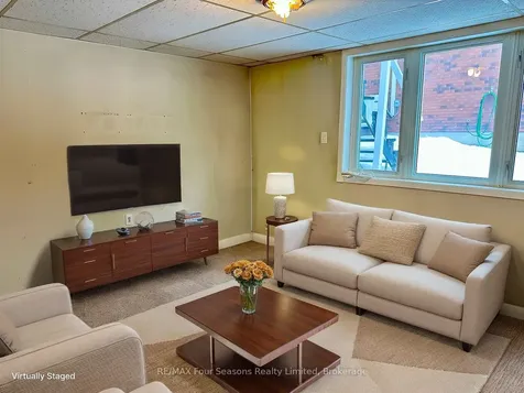 210 Saunders Street Clearview ON L0M 1S0