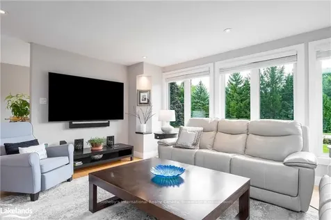 18 Nelson Street Clearview ON L0M 1G0