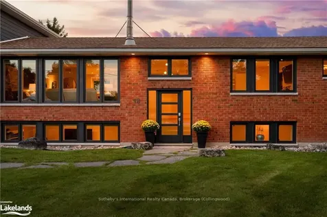 18 Nelson Street Clearview ON L0M 1G0