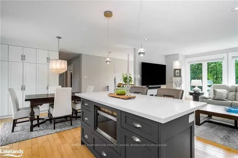 18 Nelson Street Clearview ON L0M 1G0