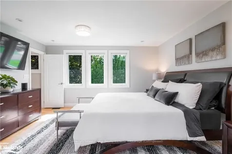 18 Nelson Street Clearview ON L0M 1G0