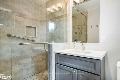 18 Nelson Street Clearview ON L0M 1G0