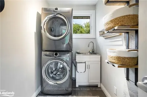 18 Nelson Street Clearview ON L0M 1G0