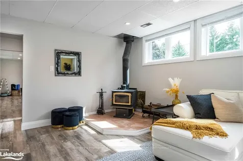 18 Nelson Street Clearview ON L0M 1G0