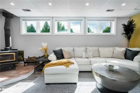 18 Nelson Street Clearview ON L0M 1G0