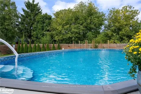 18 Nelson Street Clearview ON L0M 1G0