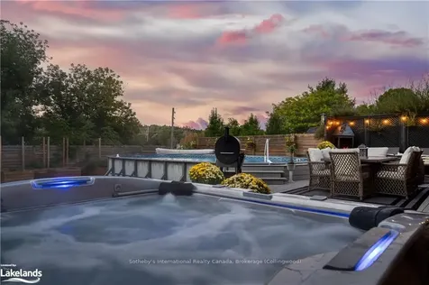 18 Nelson Street Clearview ON L0M 1G0