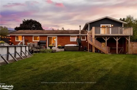 18 Nelson Street Clearview ON L0M 1G0