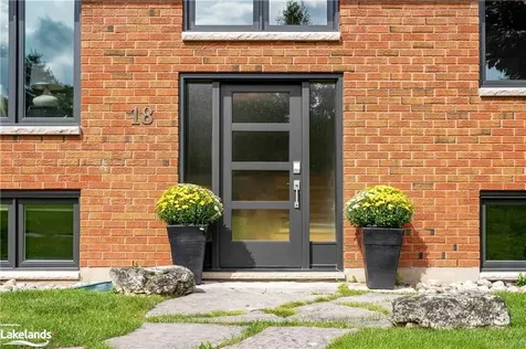 18 Nelson Street Clearview ON L0M 1G0