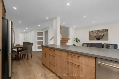 9 Caribou Court Barrie ON L4N 8N3