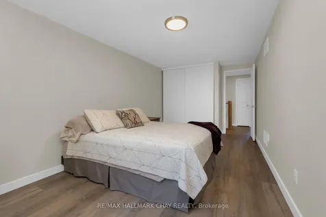 9 Caribou Court Barrie ON L4N 8N3