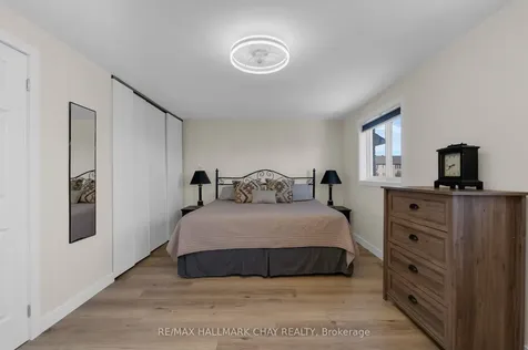 9 Caribou Court Barrie ON L4N 8N3