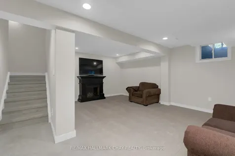 9 Caribou Court Barrie ON L4N 8N3