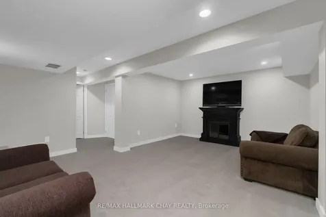 9 Caribou Court Barrie ON L4N 8N3