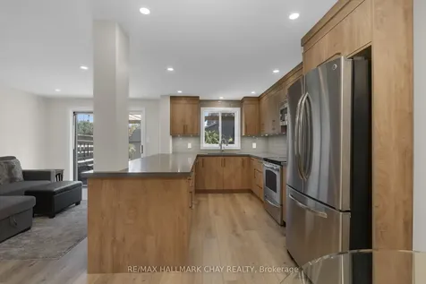 9 Caribou Court Barrie ON L4N 8N3