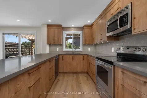 9 Caribou Court Barrie ON L4N 8N3