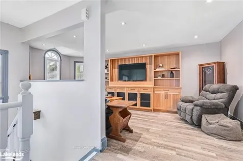 93 Dyer Drive Wasaga Beach ON L9Z 1E5