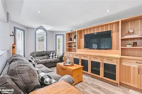 93 Dyer Drive Wasaga Beach ON L9Z 1E5