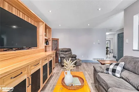 93 Dyer Drive Wasaga Beach ON L9Z 1E5
