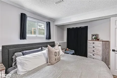 93 Dyer Drive Wasaga Beach ON L9Z 1E5