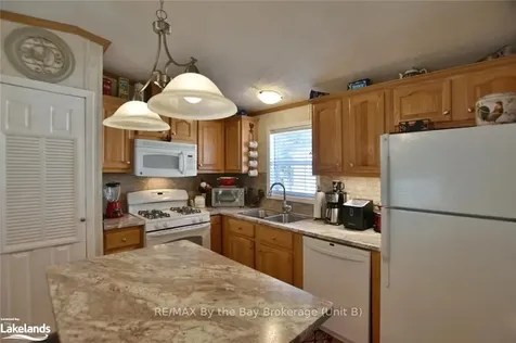 36 Georgian Glen Drive Wasaga Beach ON L9Z 1K7