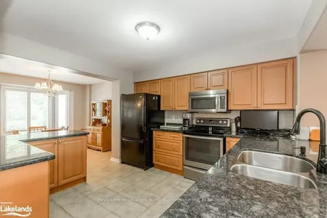 25 Masters Lane Wasaga Beach ON L9Z 1S8