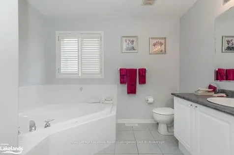25 Masters Lane Wasaga Beach ON L9Z 1S8