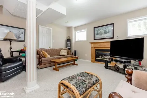 25 Masters Lane Wasaga Beach ON L9Z 1S8