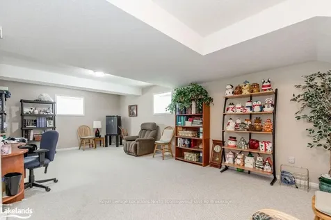 25 Masters Lane Wasaga Beach ON L9Z 1S8